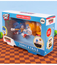 Load image into Gallery viewer, Sonic The Hedgehog Comic Ons - Sonic and Tails Wall Heroes With Decals
