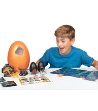 Load image into Gallery viewer, Jurassic World Captivz Dominion Mega Egg playing with egg
